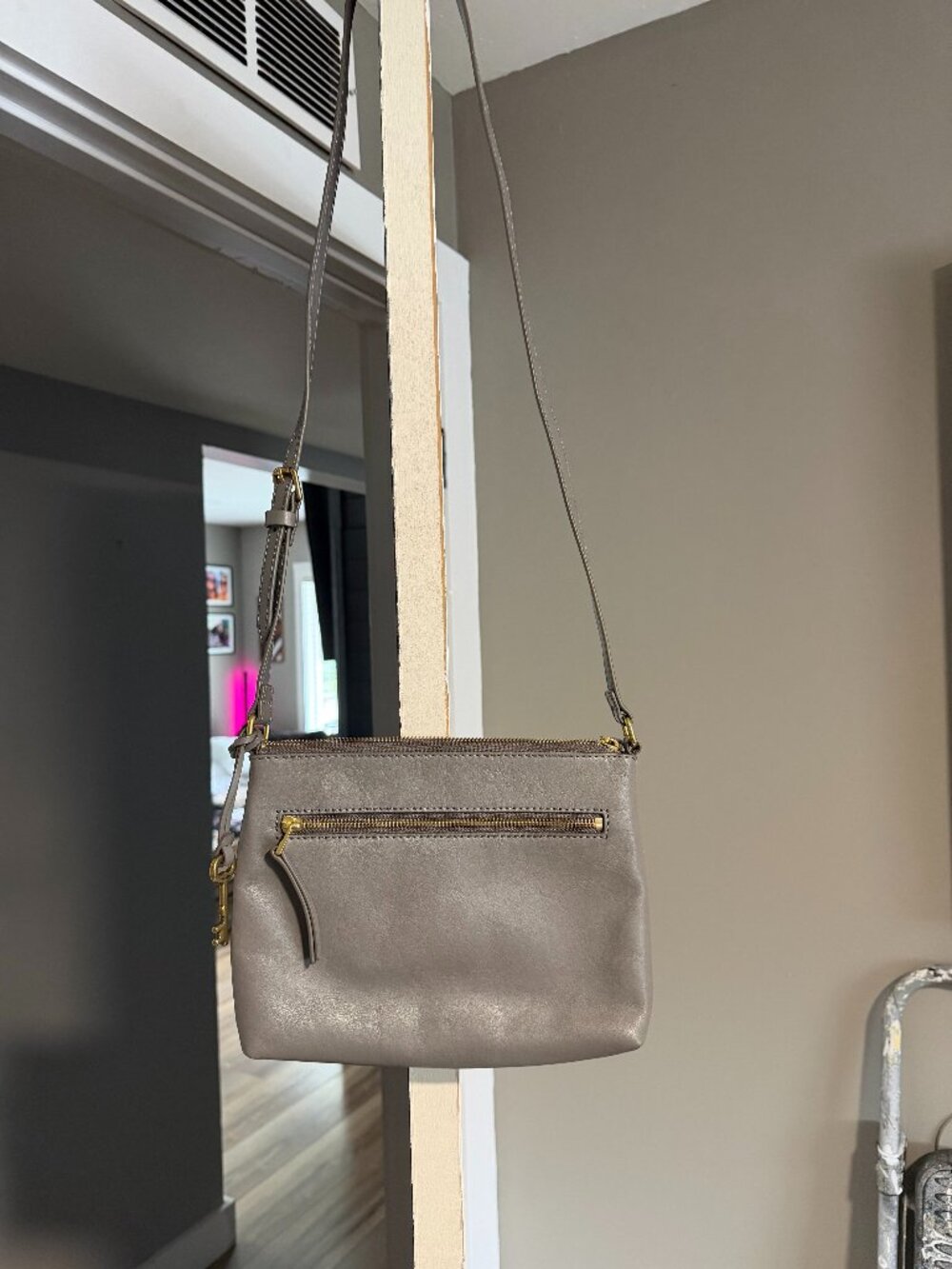 NWOT Fossil Gray Leather Purse